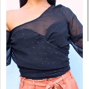 NWT Havana Top in Black ✨